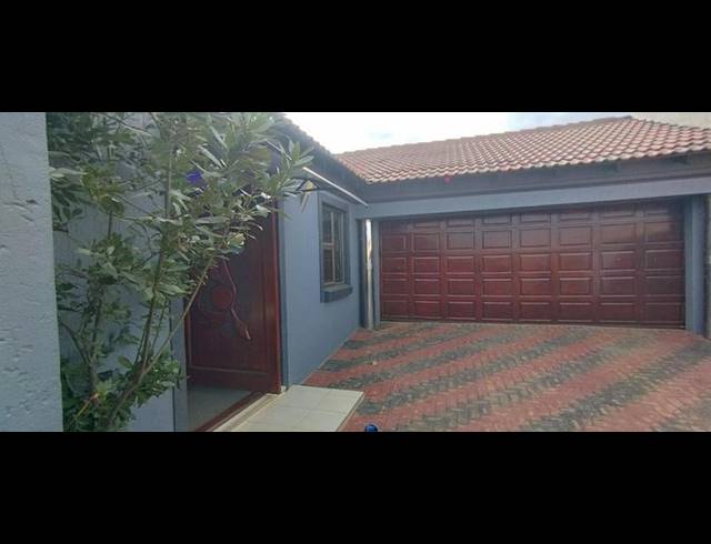 3 BEDROOM HOUSE FOR SALE IN CLOVERDENE